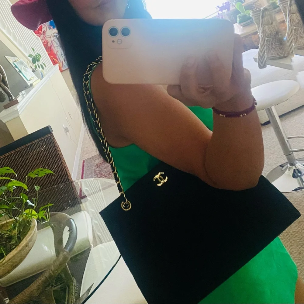 Chanel Black Quilted Women's Bag - Picture 4 of 9